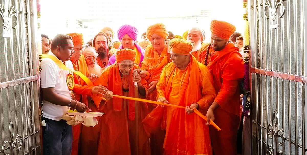 ಉಚಿತ ಯೋಜನೆಗಳಿಂದ ಸೋಮಾರಿತನ ಹೆಚ್ಚಳ: ಮುಂಡರಗಿ ಅನ್ನದಾನೇಶ್ವರ ಸ್ವಾಮೀಜಿ 