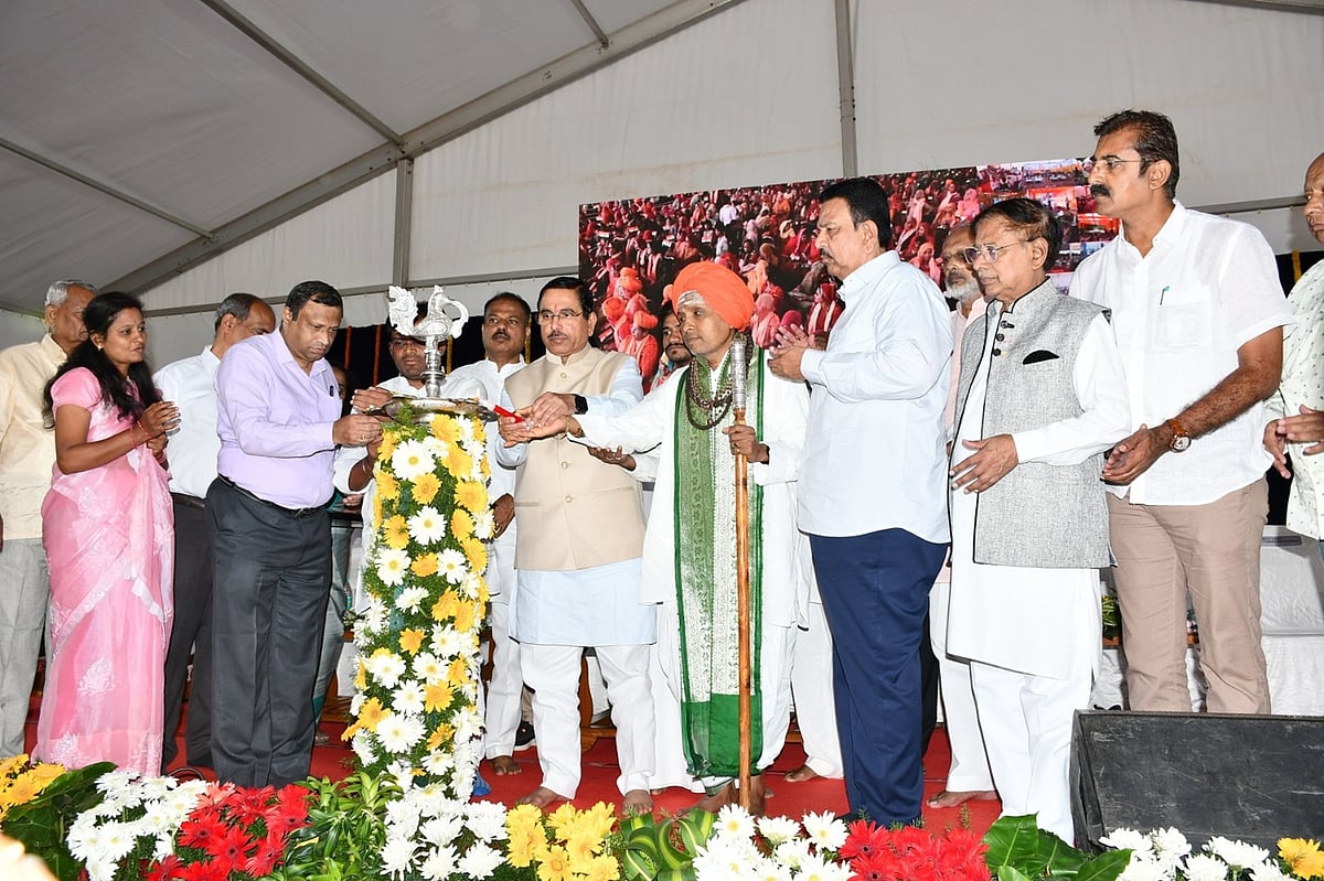 ₹25 ಸಾವಿರ ಕೋಟಿ ವೆಚ್ಚದಲ್ಲಿ 1,275 ರೈಲ್ವೆ ನಿಲ್ದಾಣ ಅಭಿವೃದ್ಧಿ: ಜೋಶಿ 