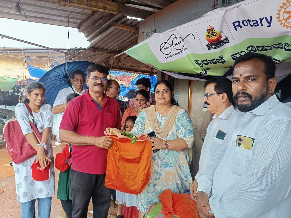 ಮೂಡುಬಿದಿರೆ: ‘ಚೀಲ ತನ್ನಿ ಇಲ್ಲವೇ ಚೀಲ ಖರೀದಿಸಿ’ ಅಭಿಯಾನ 