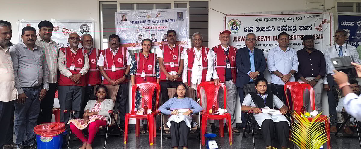 ಹಾಸನ ವಿವಿಯ ಯುವ ರೆಡ್ ಕ್ರಾಸ್ ಘಟಕದ ವತಿಯಿಂದ ರಕ್ತದಾನ ಶಿಬಿರ