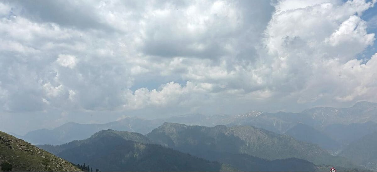 ಪೂಂಛ್ ಬಳಿಯ ಎಲ್‌ಒಸಿಯಲ್ಲಿ ಕಾಳ್ಗಿಚ್ಚು: ನೆಲಬಾಂಬ್‌ಗಳು ಸ್ಫೋಟ