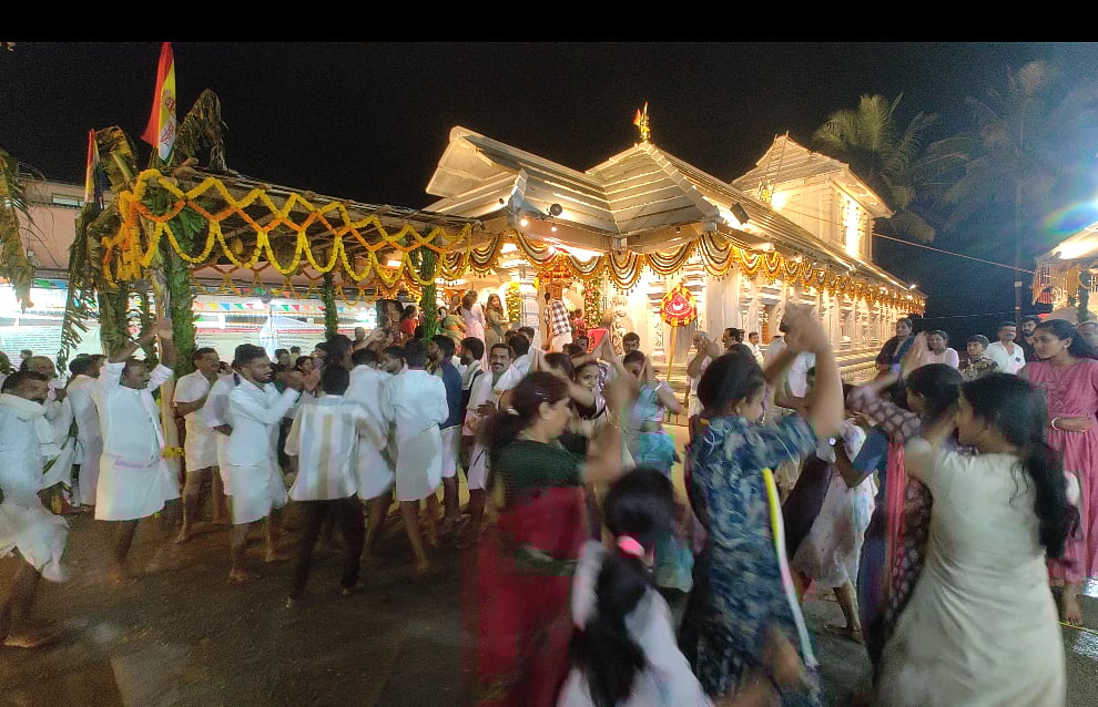 ಕಳಸ: ಓಕುಳಿಯಲ್ಲಿ ಮಿಂದೆದ್ದ ಜೈನ ಧರ್ಮೀಯರು