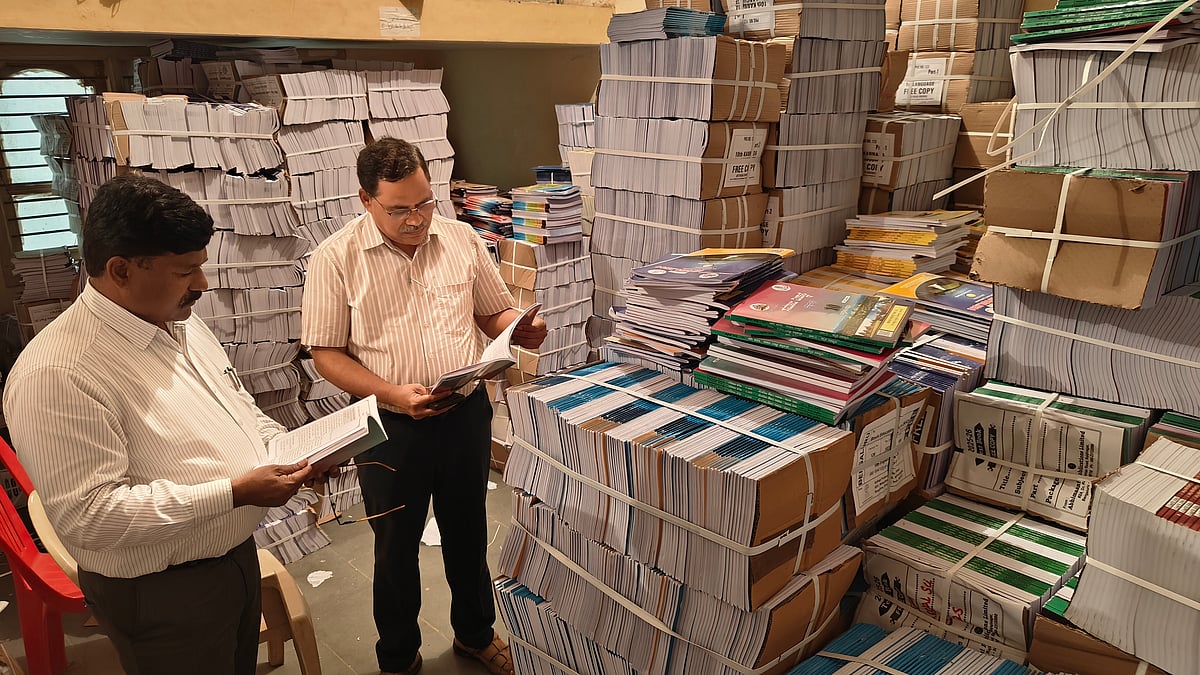 ಹಾವೇರಿ | ಶಾಲೆ ಆರಂಭಕ್ಕೂ ಮುನ್ನ ಪಠ್ಯಪುಸ್ತಕ ಪೂರೈಕೆ