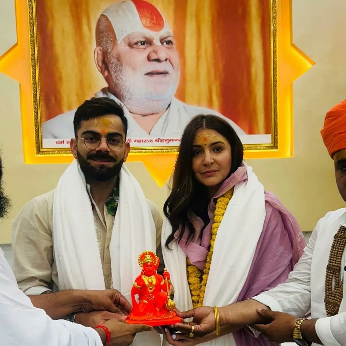 ಅಯೋಧ್ಯೆಯ ರಾಮಮಂದಿರ, ಹನುಮಾನ್‌ ದೇವಸ್ಥಾನಕ್ಕೆ ವಿರಾಟ್‌-ಅನುಷ್ಕಾ ಭೇಟಿ