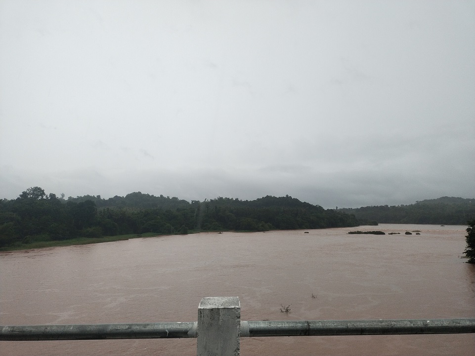 ಉಪ್ಪಿನಂಗಡಿಯಲ್ಲಿ ಹರಿಯುತ್ತಿರುವ ಕುಮಾರಧಾರಾ ನದಿ