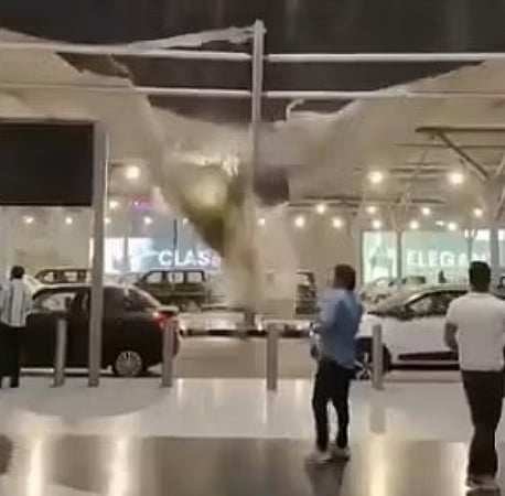 ಮಳೆ ಆರ್ಭಟ | ದೆಹಲಿ ವಿಮಾನ ನಿಲ್ದಾಣದ ಟರ್ಮಿನಲ್-1ರ ಮೇಲ್ಛಾವಣಿ ಕುಸಿತ