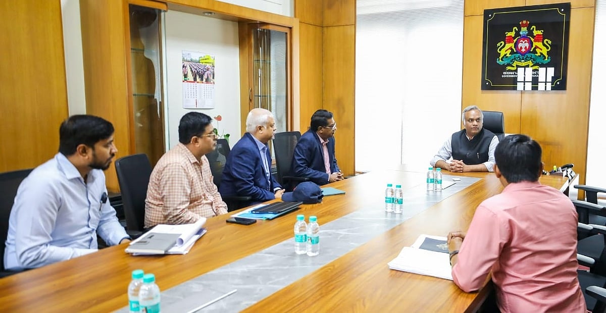 ‘ಕೊಟ್ಟ ಕಾಲಮಿತಿಯೊಳಗೆ ಕಾಮಗಾರಿ ಮುಗಿಸಿ’: ಸಚಿವ ಪ್ರಿಯಾಂಕ್‌ ಖರ್ಗೆ ಸೂಚನೆ