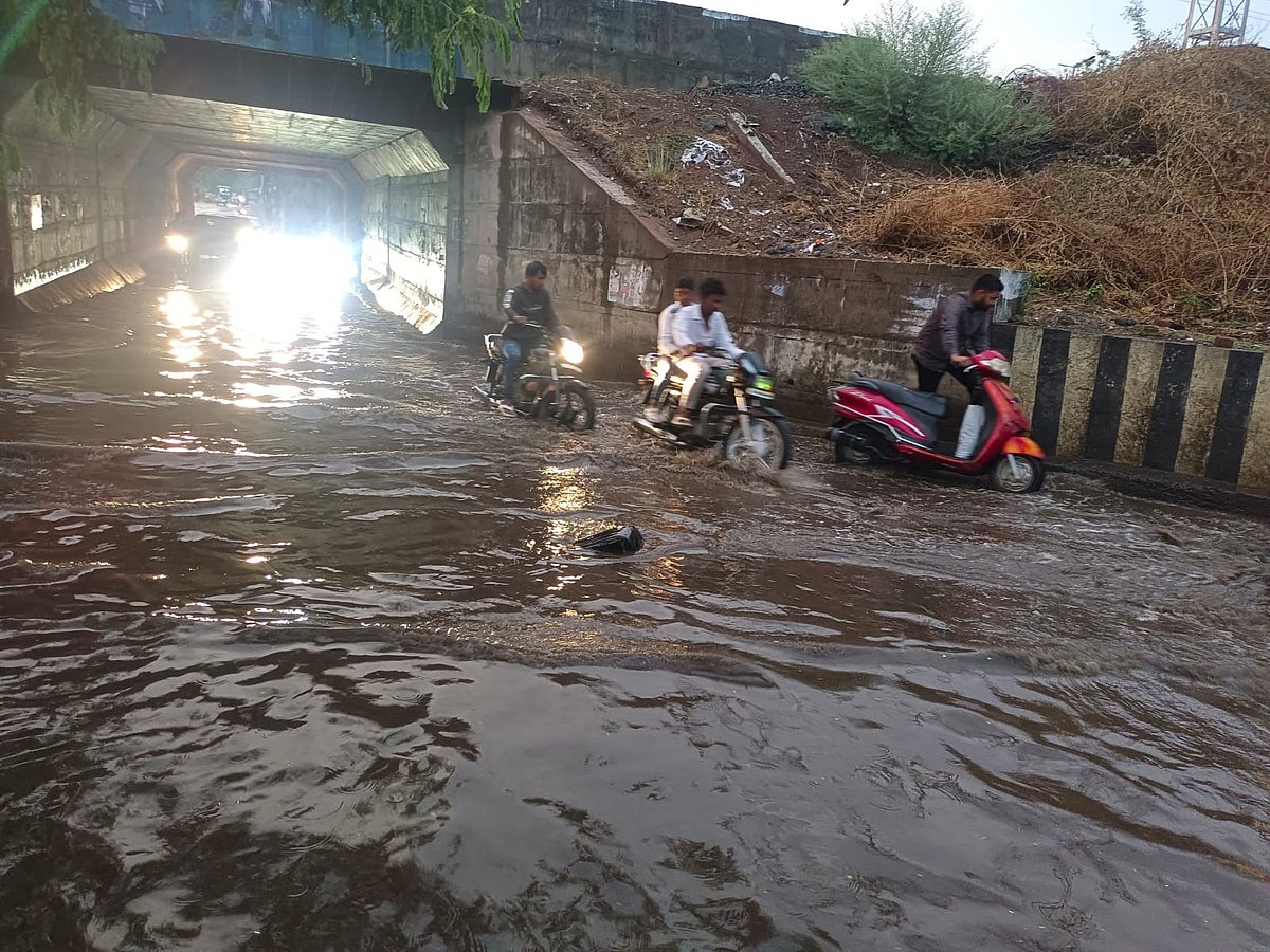 ಕಲಬುರಗಿ: ನಿರ್ವಹಣೆಯಾಗದ ರೈಲ್ವೆ ಅಂಡರ್‌ ಬ್ರಿಡ್ಜ್‌ಗಳು