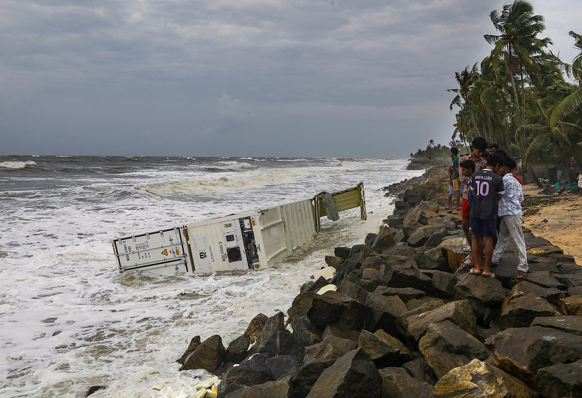 ಕೇರಳ | ಲೈಬೀರಿಯಾದ ಸರಕು ಸಾಗಣೆ ಹಡಗು ಮುಳುಗಡೆ; ತೈಲ ಸೋರಿಕೆ ಶಂಕೆ, ಆತಂಕ  