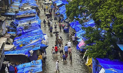 ಮುಂಬೈನ ತಗ್ಗು ಪ್ರದೇಶಗಳಿಗೆ ನೀರು ನುಗ್ಗಿರುವ ದೃಶ್ಯ