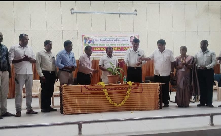 ತಿಪಟೂರು: ಮುಖ್ಯ ಶಿಕ್ಷಕರ ಸಭೆ