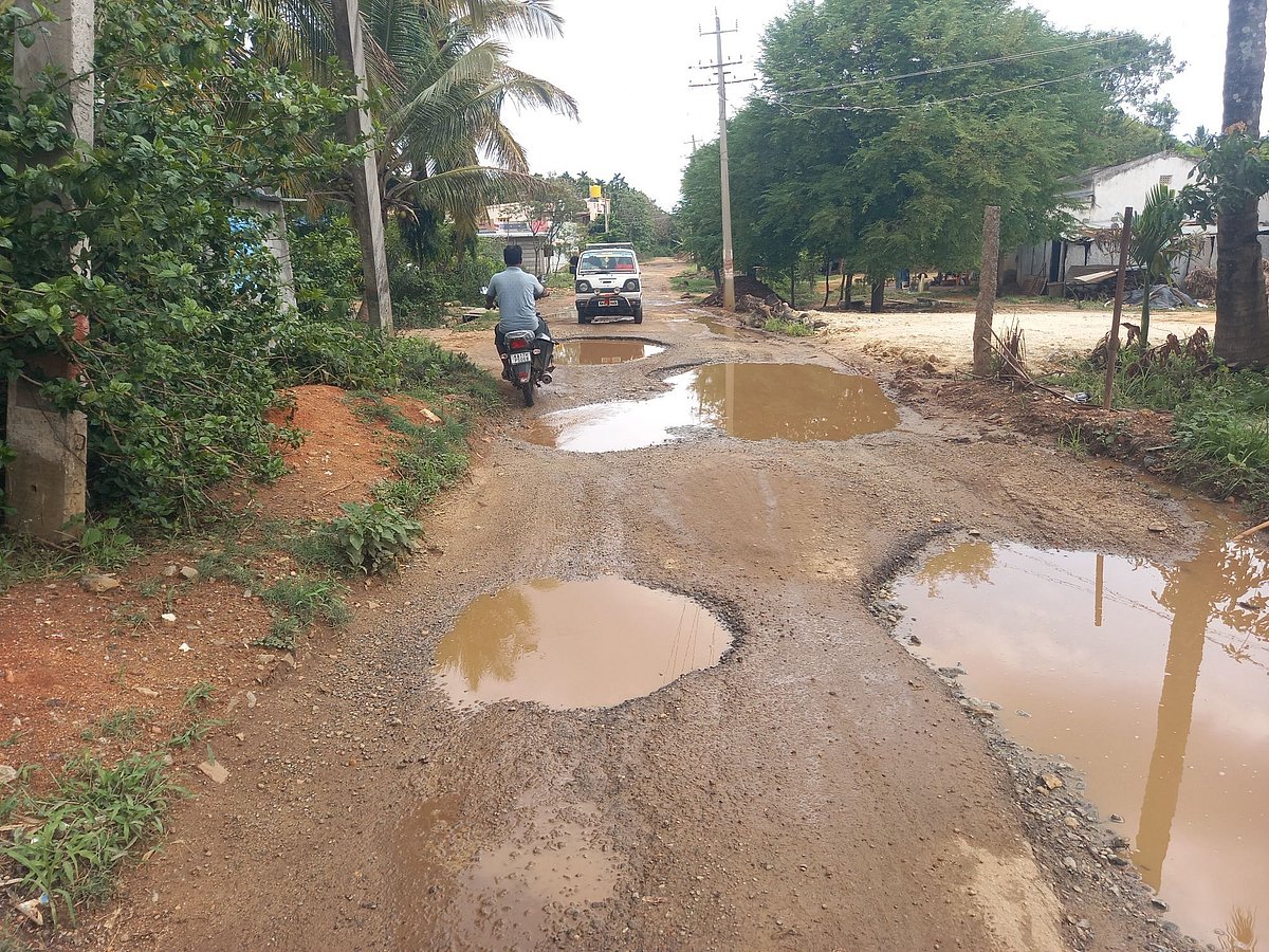 ಇಳಕಲ್ | ಹಾಳಾಗಿರುವ ರಸ್ತೆಗಳೇ ಶಾಸಕರ ಅಭಿವೃದ್ಧಿಗೆ ಸಾಕ್ಷಿ: ವಿರೇಶ ಉಂಡೋಡಿ
