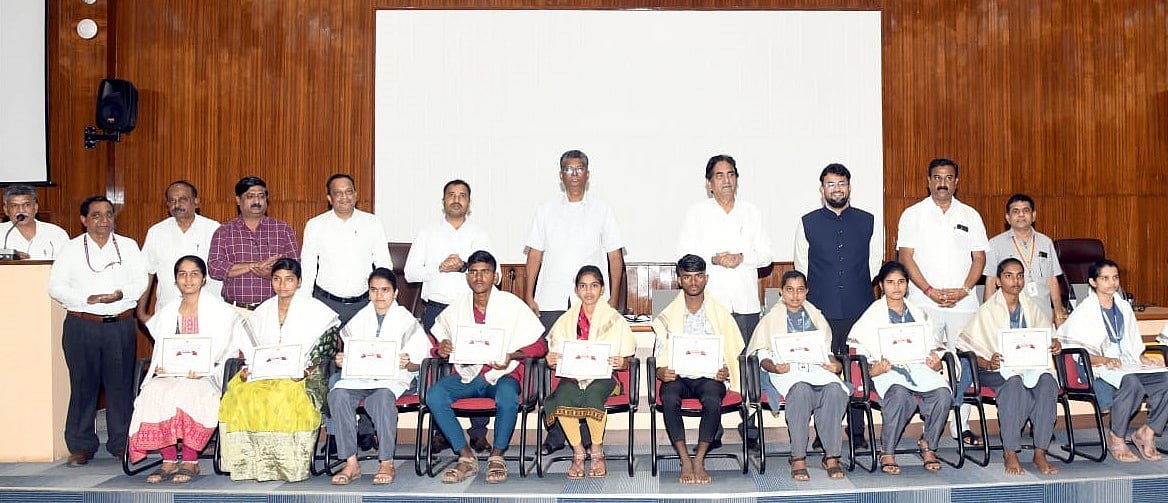 ಬೆಳಗಾವಿ: CETಯಲ್ಲಿ ಸಾಧನೆಗೈದ ಸರ್ಕಾರಿ PU ಕಾಲೇಜುಗಳ ವಿದ್ಯಾರ್ಥಿಗಳಿಗೆ ಸನ್ಮಾನ
