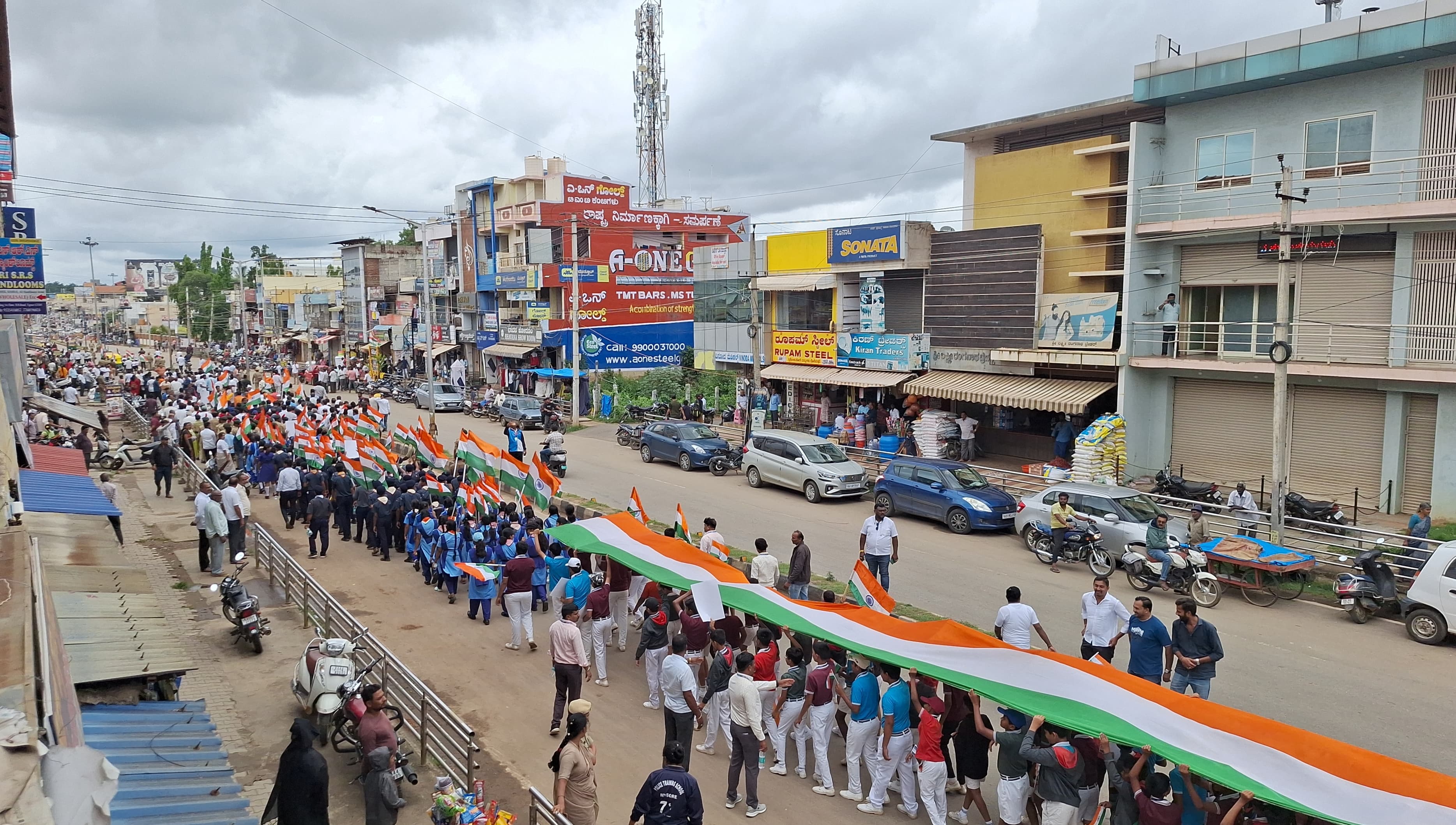 ತಿರಂಗಾ ಯಾತ್ರೆಯಲ್ಲಿ ಪ್ರದರ್ಶನಗೊಂಡ 300 ಮೀಟರ್‌ ಉದ್ದದ ತಿರಂಗಾ