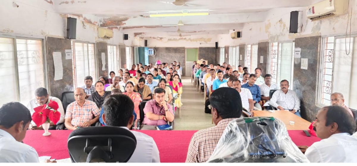 ಮಳೆ ಅನಾಹುತ ನಿರ್ವಹಣೆಗೆ ವಿಪತ್ತು ನಿರ್ವಹಣಾ ತಂಡ ರಚಿಸಿ: ತಹಶೀಲ್ದಾರ್ ಸೂಚನೆ