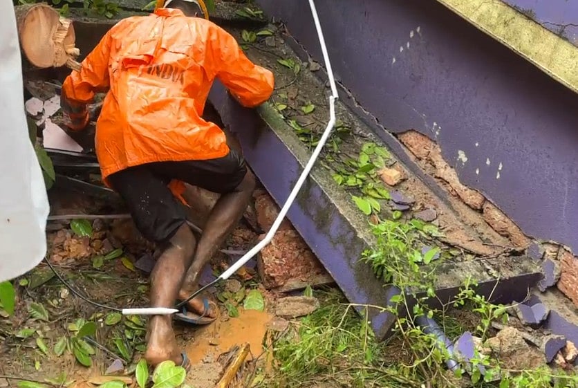  PHOTOS | Mangaluru Rains: ಮಣ್ಣು ಕುಸಿತ, ಜೀವ ಹಾನಿ, ರಕ್ಷಣಾ ಕಾರ್ಯ 