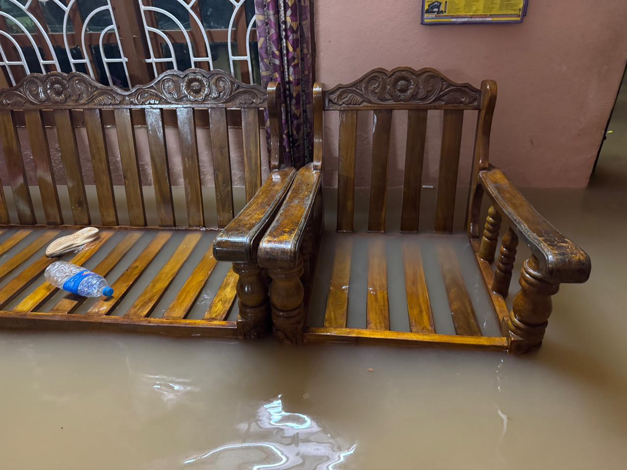 ಉಳ್ಳಾಲ ಕಲ್ಲಾಪು ಪರಿಸರದಲ್ಲಿ ಮನೆಗಳಿಗೆ ನೀರು ನುಗ್ಗಿದೆ