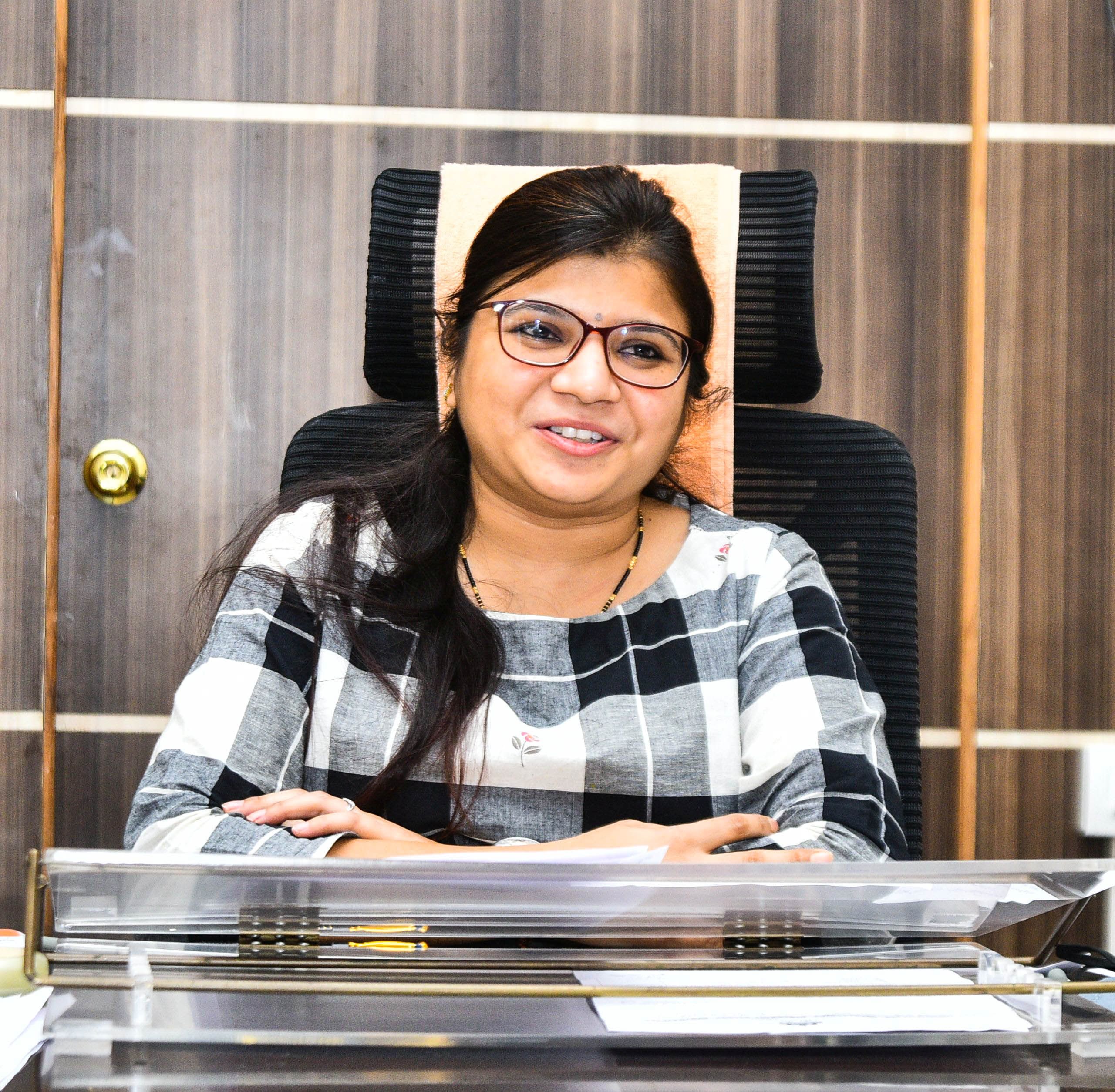 ಮೋನಾ ರೋತ್ ಜಿಲ್ಲಾ ಪಂಚಾಯಿತಿ ಸಿಇಒ