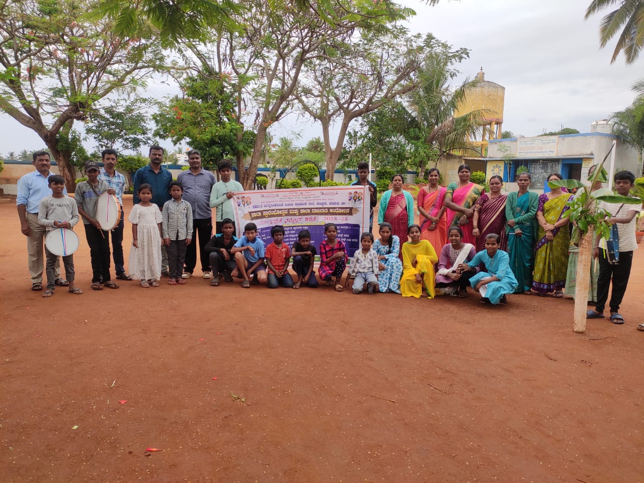 ಹನೂರು ತಾಲೂಕಿನ ಕಣ್ಣೂರು ಸರ್ಕಾರಿ ಹಿರಿಯ ಪ್ರಾಥಮಿಕ ಶಾಲೆಯಲ್ಲಿ 2024-25ನೇ ಶಾಲಾ ಪ್ರಾರಂಭೋತ್ಸವ ಪ್ರಯುಕ್ತ ಸರ್ಕಾರಿ ಶಾಲೆಗಳಲ್ಲಿ ದೊರೆಯುತ್ತಿರುವ ಉಚಿತ ಸೌಲಭ್ಯಗಳ ಕುರಿತು ಜಾಗೃತಿ ಜಾಥಾವನ್ನು ಹಮ್ಮಿಕೊಳ್ಳಲಾಗಿತ್ತು.