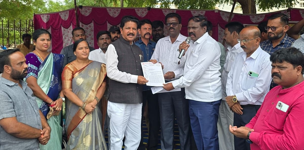 ಪೌರ ಕಾರ್ಮಿಕರ ವಿವಿಧ ಬೇಡಿಕೆಗಳ ಈಡೇರಿಕೆಗೆ ಸಿಎಂಗೆ ಪತ್ರ: ಶಾಸಕ ಟಿ.ರಘುಮೂರ್ತಿ