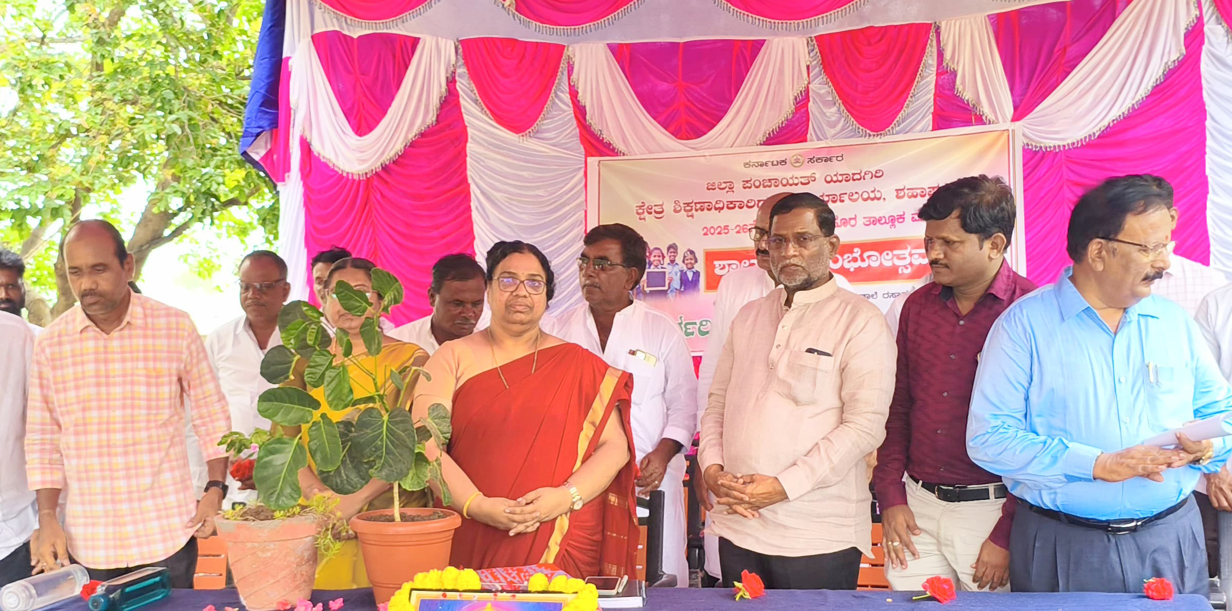 ಸರ್ಕಾರಿ ಕಾರ್ಯಕ್ರಮದಲ್ಲಿ ಖಾಸಗಿ ವ್ಯಕ್ತಿಗಳು ಭಾಗವಹಿಸಿದ್ದರು