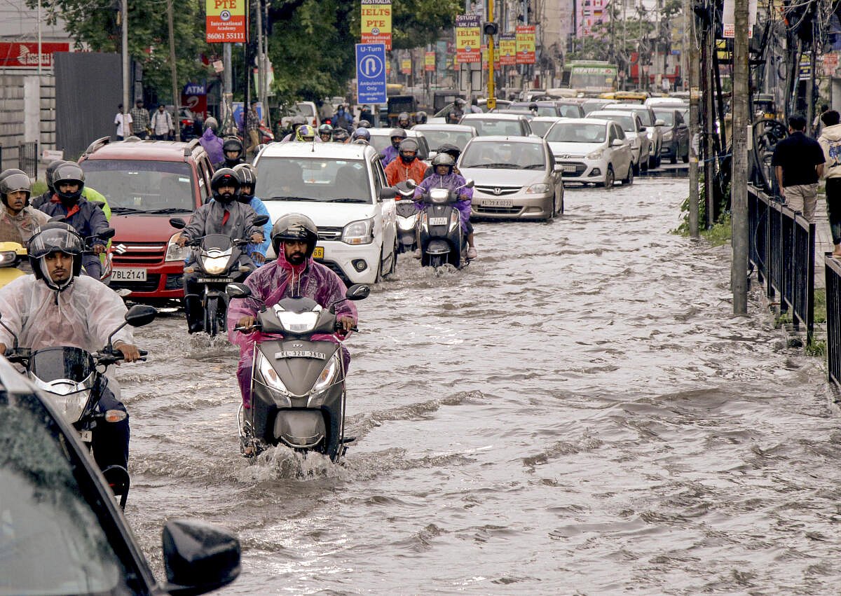 ಕೇರಳದಲ್ಲಿ ಮಳೆ ಬಿರುಸು; ತಗ್ಗು ಪ್ರದೇಶಗಳು ಜಲಾವೃತ: ಆಶ್ರಯ ಕೇಂದ್ರಗಳಲ್ಲಿ ಜನರು