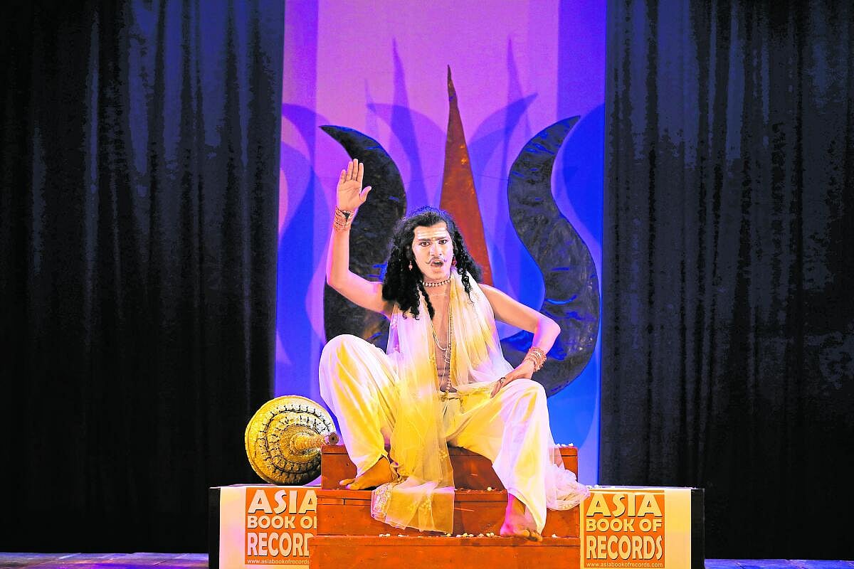 ರಂಗಭೂಮಿ | ಪಂಚಗವ್ಯವೆಂಬ ಏಕವ್ಯಕ್ತಿಯ ಪಂಚಾಮೃತ