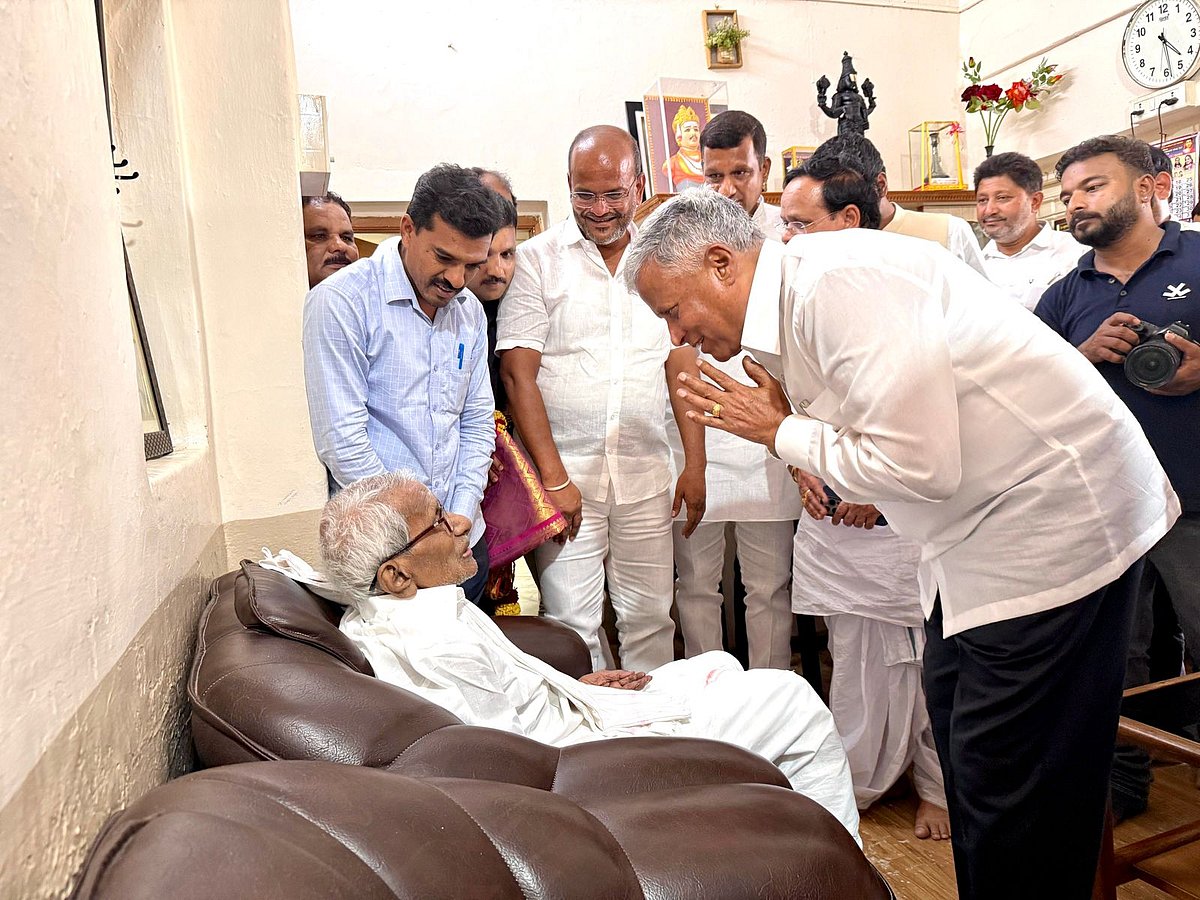 ಭೀಮಣ್ಣ ಖಂಡ್ರೆ ಆರೋಗ್ಯ ವಿಚಾರಿಸಿದ ಕೇಂದ್ರ ಸಚಿವ ವಿ. ಸೋಮಣ್ಣ