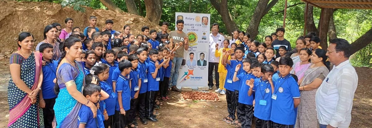 ದಾಂಡೇಲಿ: ಬೀಜದ ಉಂಡೆ ಪ್ರಸರಣಾ ಅಭಿಯಾನ