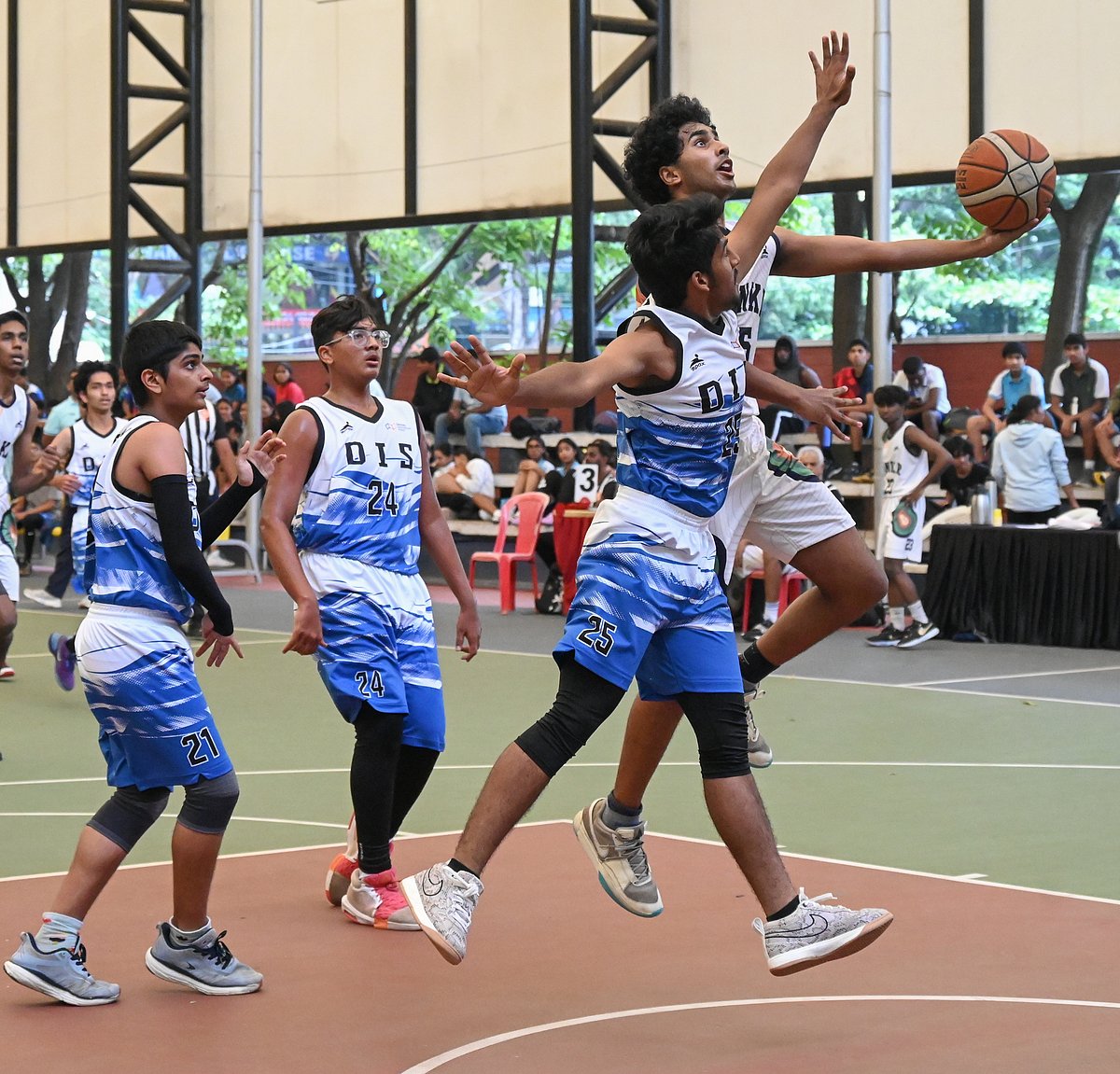 ಬ್ಯಾಸ್ಕೆಟ್‌ಬಾಲ್‌ ಟೂರ್ನಿ: ಓರಿಯನ್ಸ್‌ಗೆ ಮಣಿದ ಸಹಕಾರನಗರ