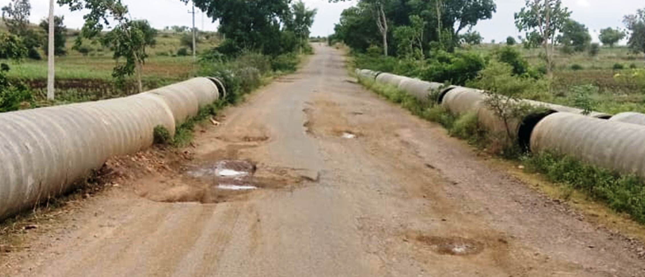 ಕುಷ್ಟಗಿ ಟೆಂಗುಂಟಿ ಮಧ್ಯದ ರಾಜ್ಯ ಹೆದ್ದಾರಿಯಲ್ಲಿ ಕಾಣುವ ಗುಂಡಿಗಳು