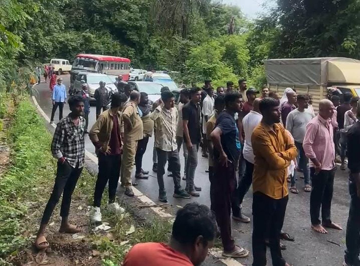 ಚಾರ್ಮಾಡಿ ಘಾಟಿ: ಸಂಚಾರ ಸ್ಥಗಿತ