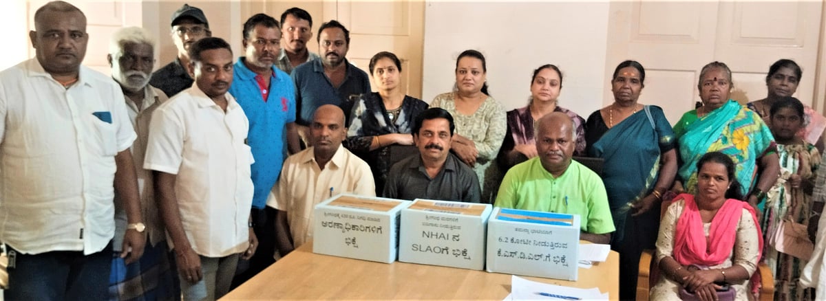 ಟೋಲ್ ನಿರ್ಮಿಸಲು ಮುಂದಾದ ರೈತರು: ಹೆದ್ದಾರಿ ಪ್ರಾಧಿಕಾರದ ವಿರುದ್ಧ ಪ್ರತಿಭಟನೆ