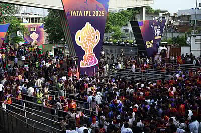 ಚೊಚ್ಚಲ ಕಪ್ ಗೆಲ್ಲುವ ನಿರೀಕ್ಷೆಯಲ್ಲಿ ಆರ್‌ಸಿಬಿ ಅಭಿಮಾನಿಗಳು