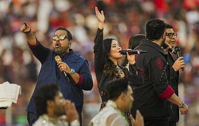 ಗಾಯಕ ಶಂಕರ್ ಮಹಾದೇವನ್ ನೇತೃತ್ವದ ತಂಡವು ದೇಶಭಕ್ತಿಯ ಗೀತೆಗಳನ್ನು ಹಾಡುವ ಮೂಲಕ ನೆರೆದಿದ್ದ ಪ್ರೇಕ್ಷಕರನ್ನು ರಂಜಿಸಿದ್ದಾರೆ.