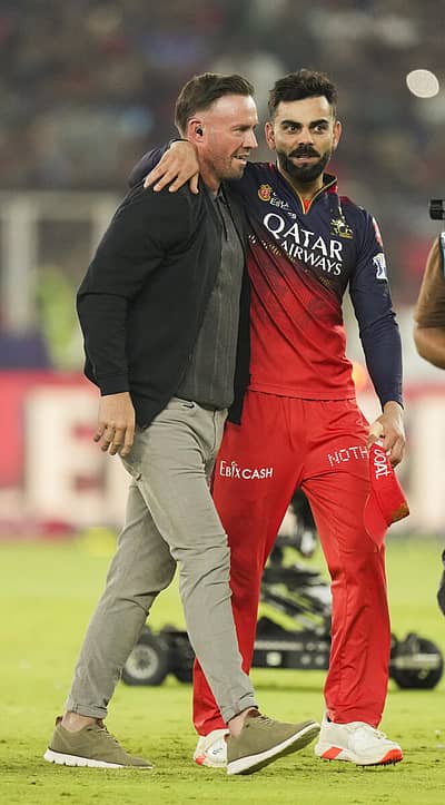 ವಿರಾಟ್‌ ಕೊಹ್ಲಿ ಅವರನ್ನು ಅಭಿನಂದಿಸಿದ ಎಬಿ ಡಿವಿಲಿಯರ್ಸ್‌  