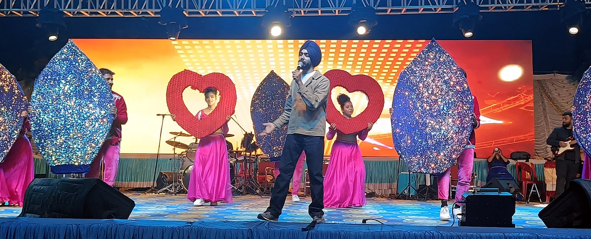 ಮುದ್ದೇಬಿಹಾಳ: ಮೋಡಿ ಮಾಡಿದ ಜಸ್‌ಕರಣ್, ಅನುರಾಧಾ ಭಟ್ ಗಾಯನ