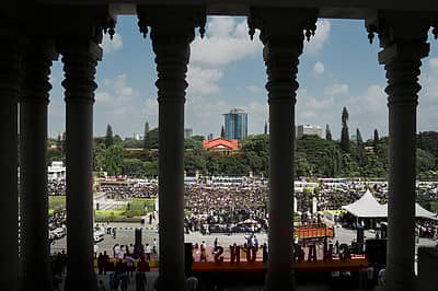 ಚೊಚ್ಚಲ ಟ್ರೋಫಿ ಗೆದ್ದ ಆರ್‌ಸಿಬಿ, ಅಭಿಮಾನಿಗಳ ಸಂಭ್ರಮ 