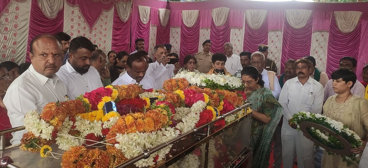 ಸಕಲ ಗೌರವದೊಂದಿಗೆ ಸ್ವಾತಂತ್ರ್ಯ ಹೋರಾಟಗಾರ ನಾರಾಯಪ್ಪಣ ಅಂತ್ಯಕ್ರಿಯೆ