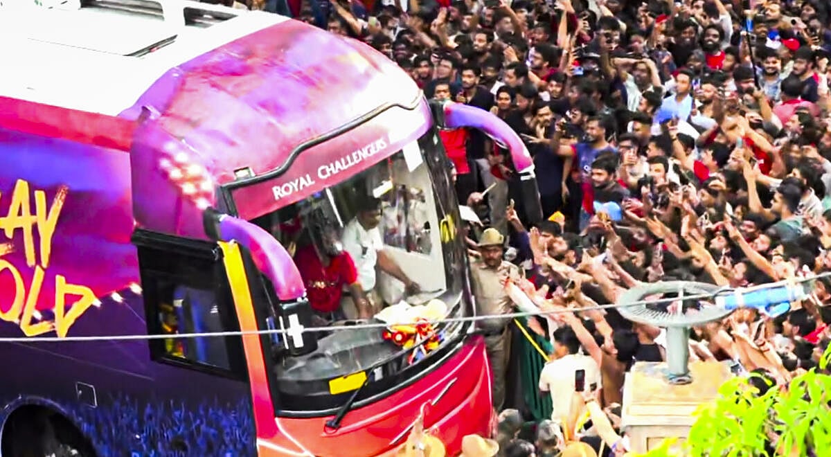 ಆರ್‌ಸಿಬಿ ವಿಜಯೋತ್ಸವದ ವೇಳೆ ಸಂಚಾರ ದಟ್ಟಣೆ: ಮನೆ ತಲುಪಲು ಪರದಾಡಿದ ಶಾಲಾ ಮಕ್ಕಳು