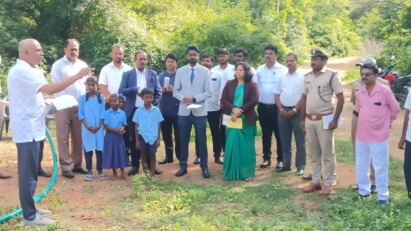ಬಂಗಾರಪೇಟೆ ತಾಲ್ಲೂಕಿನ ಭುವನಹಳ್ಳಿ ಗ್ರಾಮದ ಅರಣ್ಯ ಪ್ರದೇಶದಲ್ಲಿ ಗಿಡ ನೆಡುವ ಮೂಲಕ ಪರಿಸರ ದಿನಾಚರಣೆ ಆಚರಿಸಲಾಯಿತು