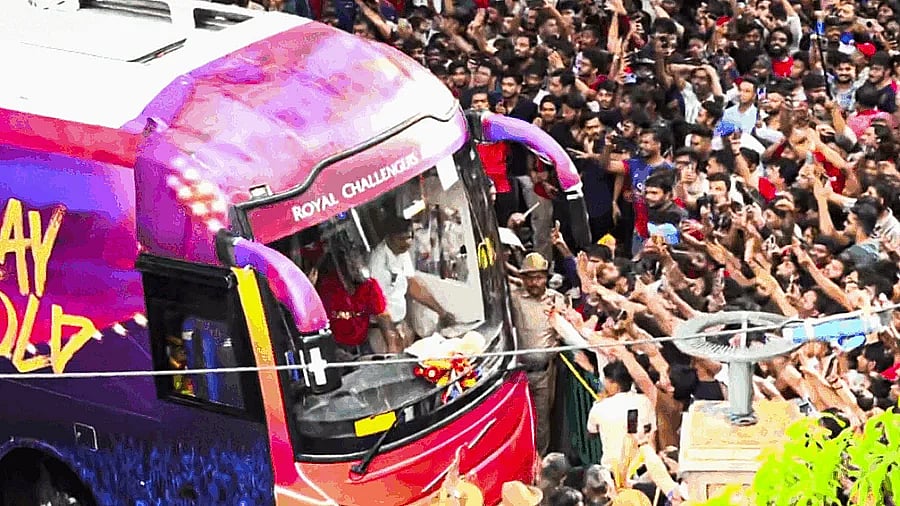 ಒಳನೋಟ | ಕಾಲ್ತುಳಿತ ಪ್ರಕರಣ: ಮಹಾ ಅವಘಡಕ್ಕೆ ತೆರೆದ ಹೆದ್ದಾರಿ....