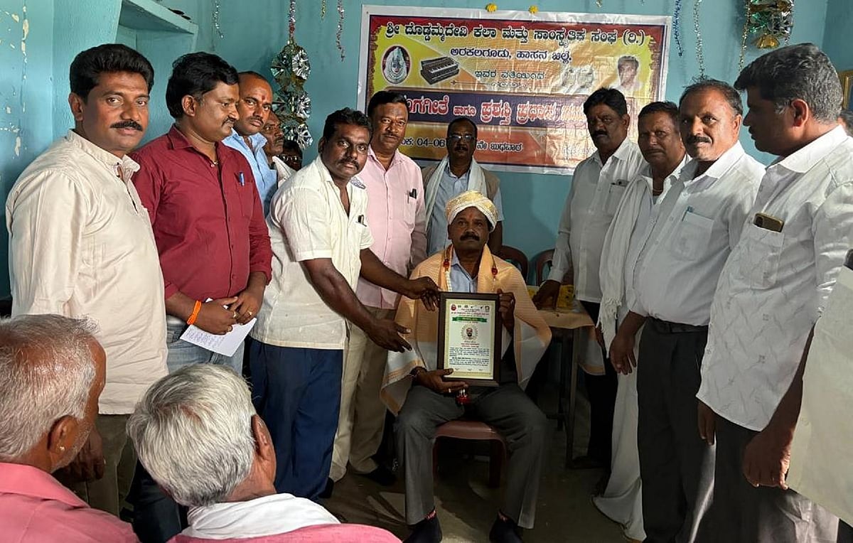 ಅರಕಲಗೂಡು:ಎಚ್.ಜೆ. ನಾಗರಾಜು, ಶಿಕ್ಷಕ ನಂದಕುಮಾರ್‌ಗೆ ಸೇವಾರತ್ನ ಪ್ರಶಸ್ತಿ ಪ್ರದಾನ