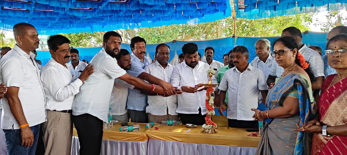 ಮುಳಬಾಗಿಲು: ಪಶು ಚಿಕಿತ್ಸಾ ಕಟ್ಟಡ ಕಾಮಗಾರಿಗೆ ಚಾಲನೆ