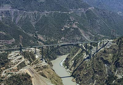 ಜಗತ್ತಿನ ಅತಿ ಎತ್ತರದ ರೈಲು ಸೇತುವೆಯ ಆಕರ್ಷಕ ನೋಟ