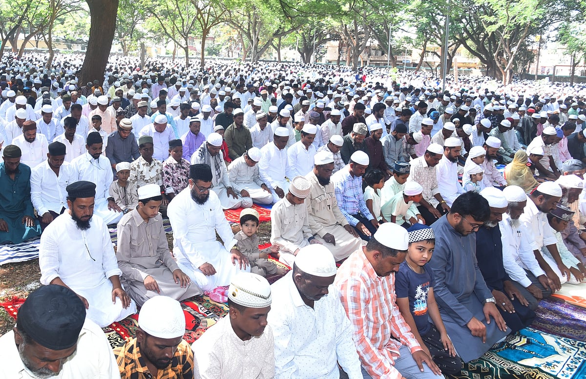 ತುಮಕೂರು: ಈದ್ಗಾ ಮೈದಾನದಲ್ಲಿ ಸಾಮೂಹಿಕ ಪ್ರಾರ್ಥನೆ