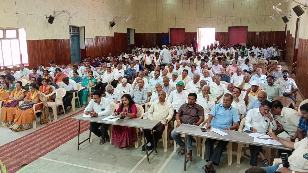 ಕೃಷಿ ಸಾಹಿತ್ಯ ಸಮ್ಮೇಳನದಲ್ಲಿ ಭಾಗವಹಿಸಿದ್ದ ಆಸಕ್ತರು 