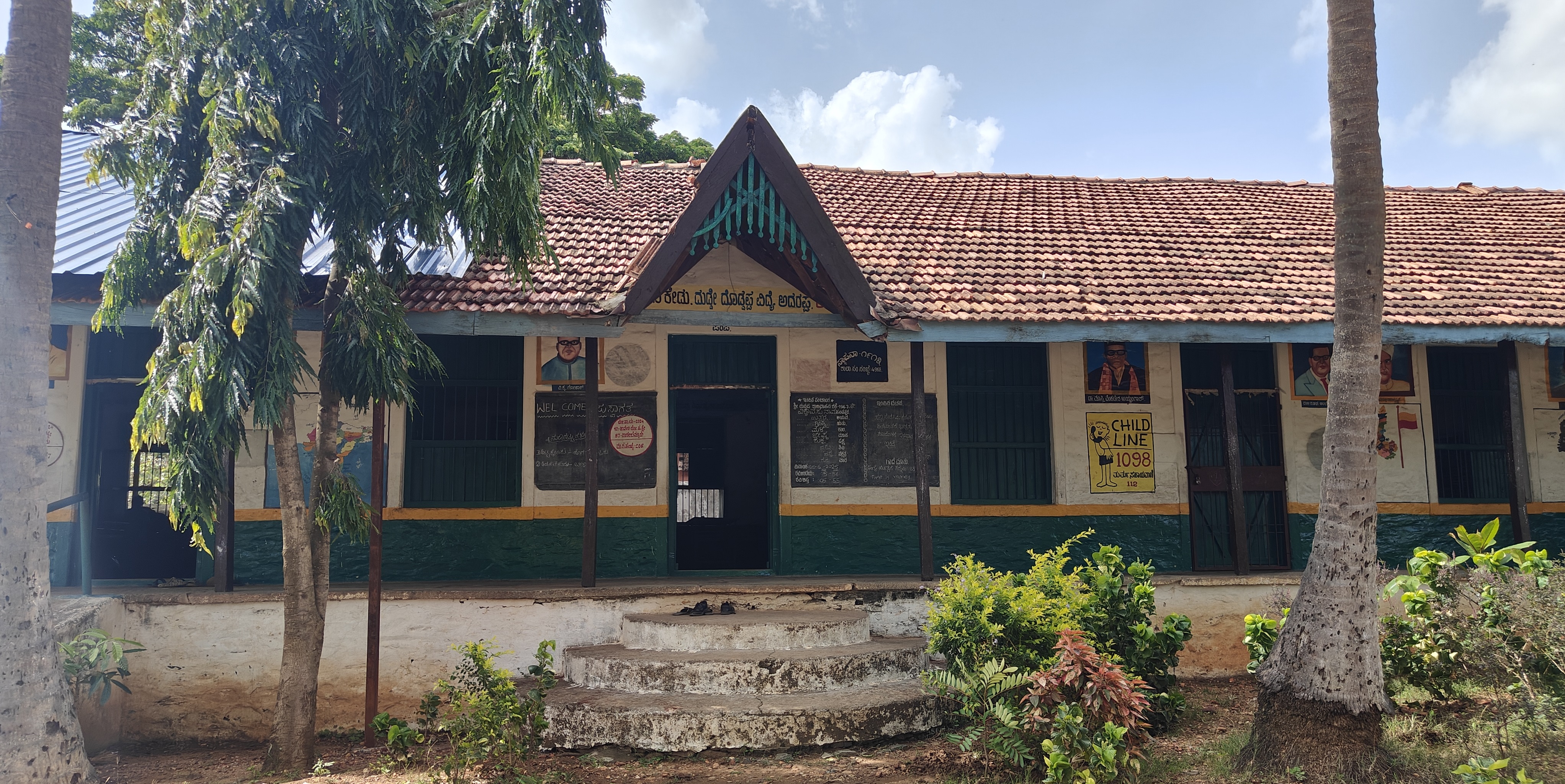 ಹಾವೇರಿ ಜಿಲ್ಲೆಯ ರಾಣೆಬೆನ್ನೂರು ತಾಲ್ಲೂಕಿನ ಮಾಕನೂರಿನಲ್ಲಿರುವ ಸರ್ಕಾರಿ ಹಿರಿಯ ಪ್ರಾಥಮಿಕ ಶಾಲೆ 