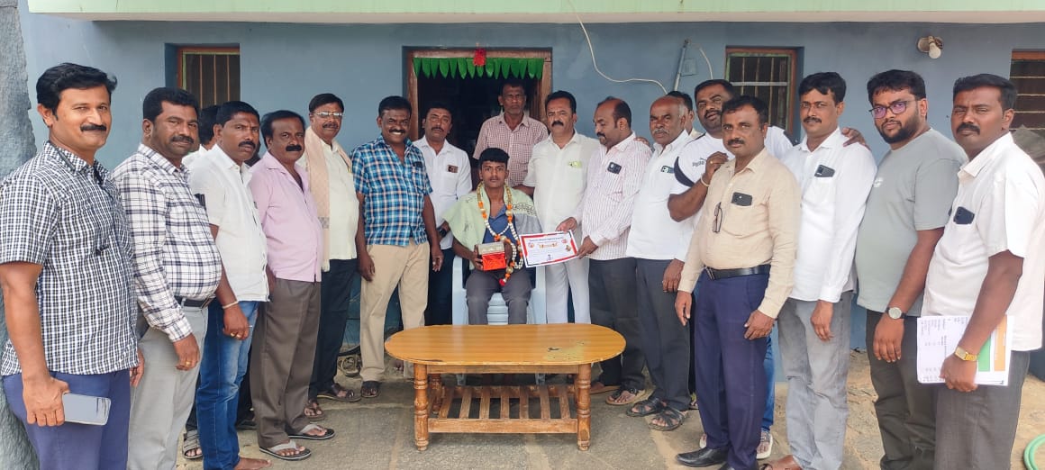 ವೇಮಗಲ್ ಹೋಬಳಿ ಒಕ್ಕಲಿಗರ ಸಂಘದ ವತಿಯಿಂದ ಎಸ್ ಎಸ್ ಎಲ್ ಸಿ ಮತ್ತು ಪಿಯುಸಿ ಪ್ರತಿಭಾವಂತ ಮಕ್ಕಳಿಗೆ ಸನ್ಮಾನ