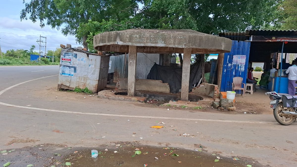 ಹೊಸದುರ್ಗ: ಬಸ್ ನಿಲ್ದಾಣವಿಲ್ಲದ ಹ್ಯಾಂಡ್‌ಪೋಸ್ಟ್
